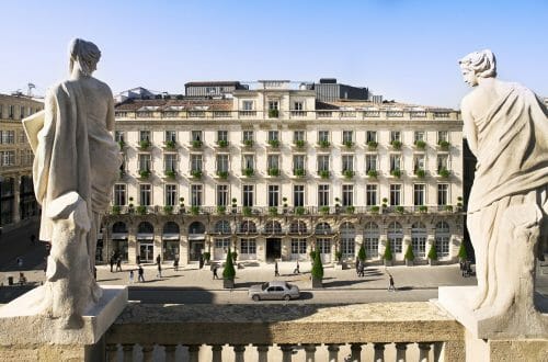 DISCOVER: History, Elegance and Gastronomy: The Grand Hôtel de Bordeaux & Spa 8 Facade avec statues DISCOVER: History, Elegance and Gastronomy: The Grand Hôtel de Bordeaux & Spa - EAT LOVE SAVOR International Luxury Lifestyle Magazine